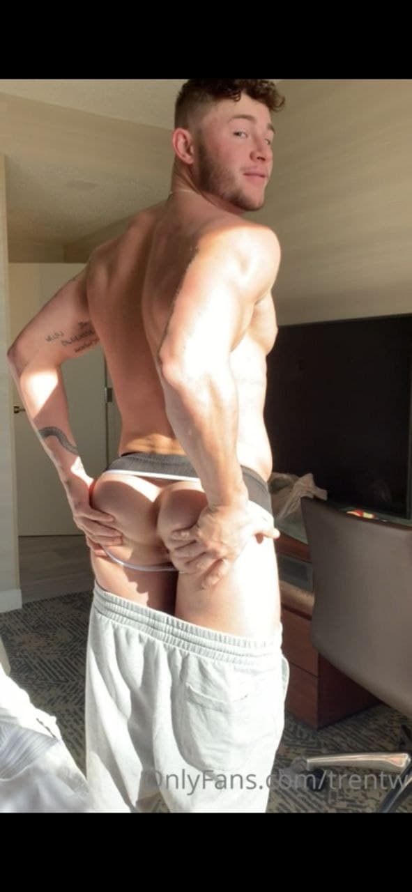 Empowered playing with himself stud Trent Williams porn pic
7