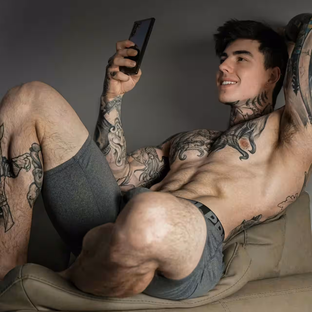 Enigmatic  big cock Jakipz nude PRIVATE
0