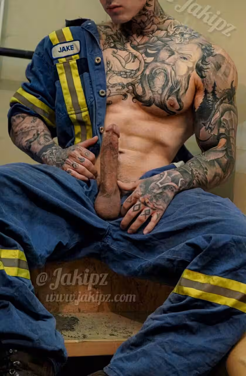 Epic big cock Jake Andrich nude
0