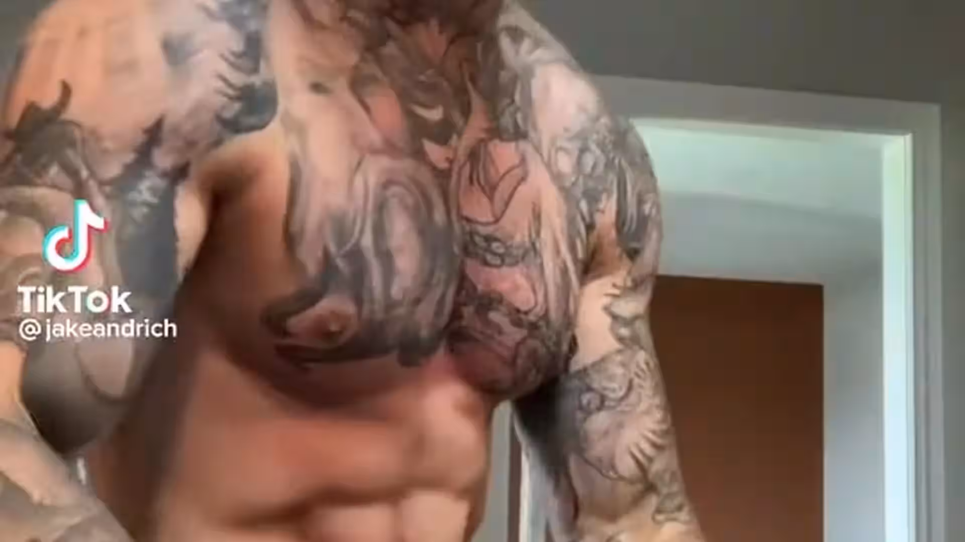 Epic hot guy tiktok star Jakipz  huge pecs
0