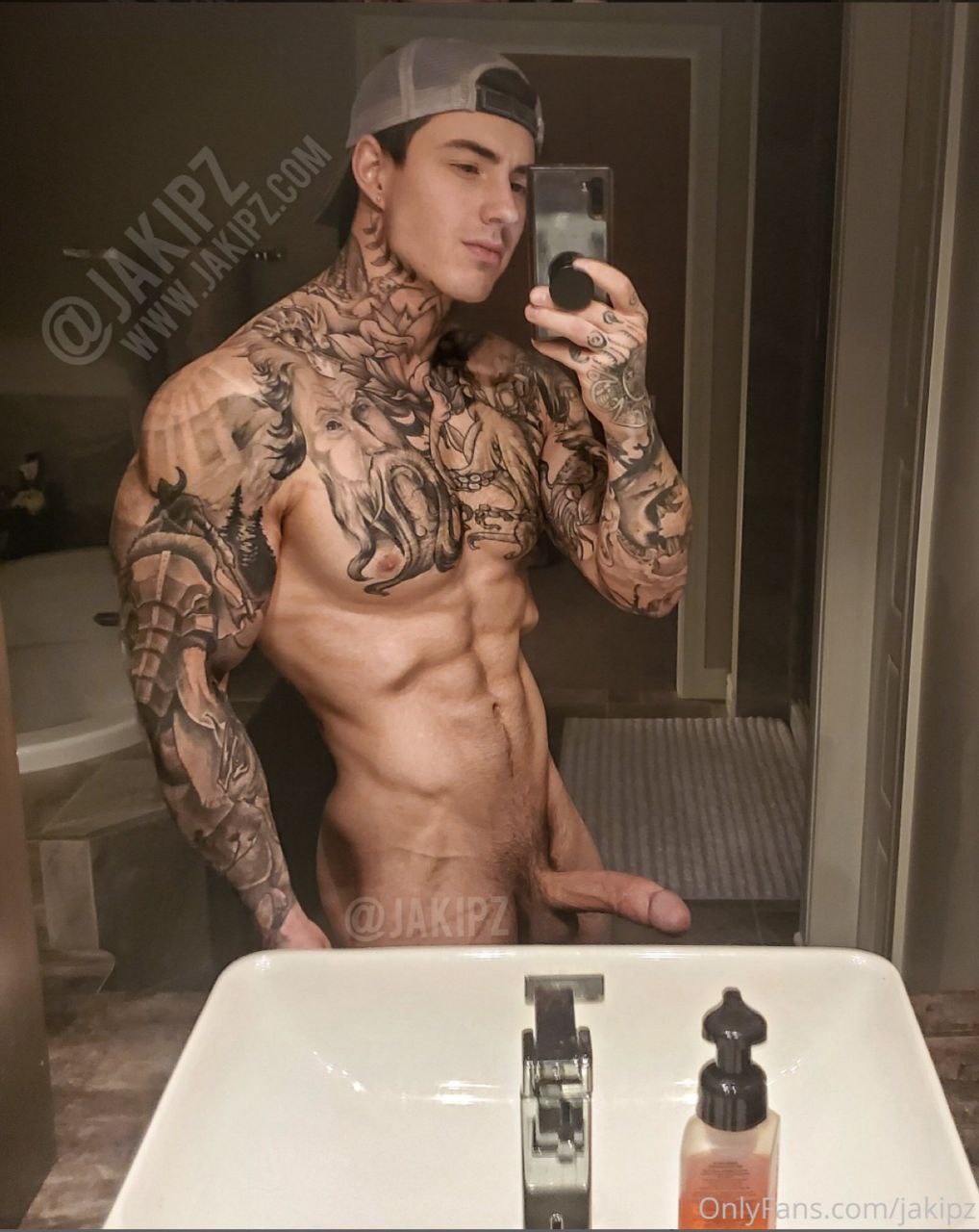 Epic influencer huge cock Jakipz  huge pecs PRIVATE
0