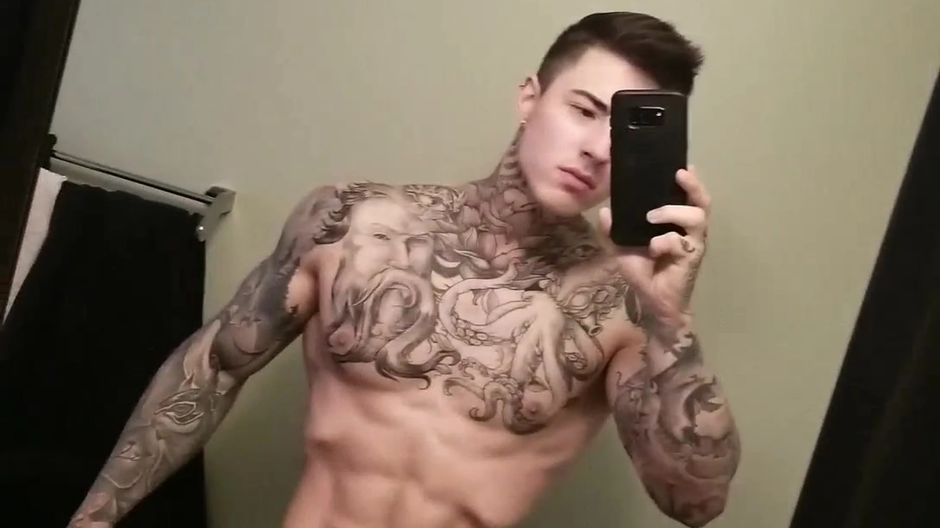 Epic Magnetic  big dick Jakipz masturbating full vid
2