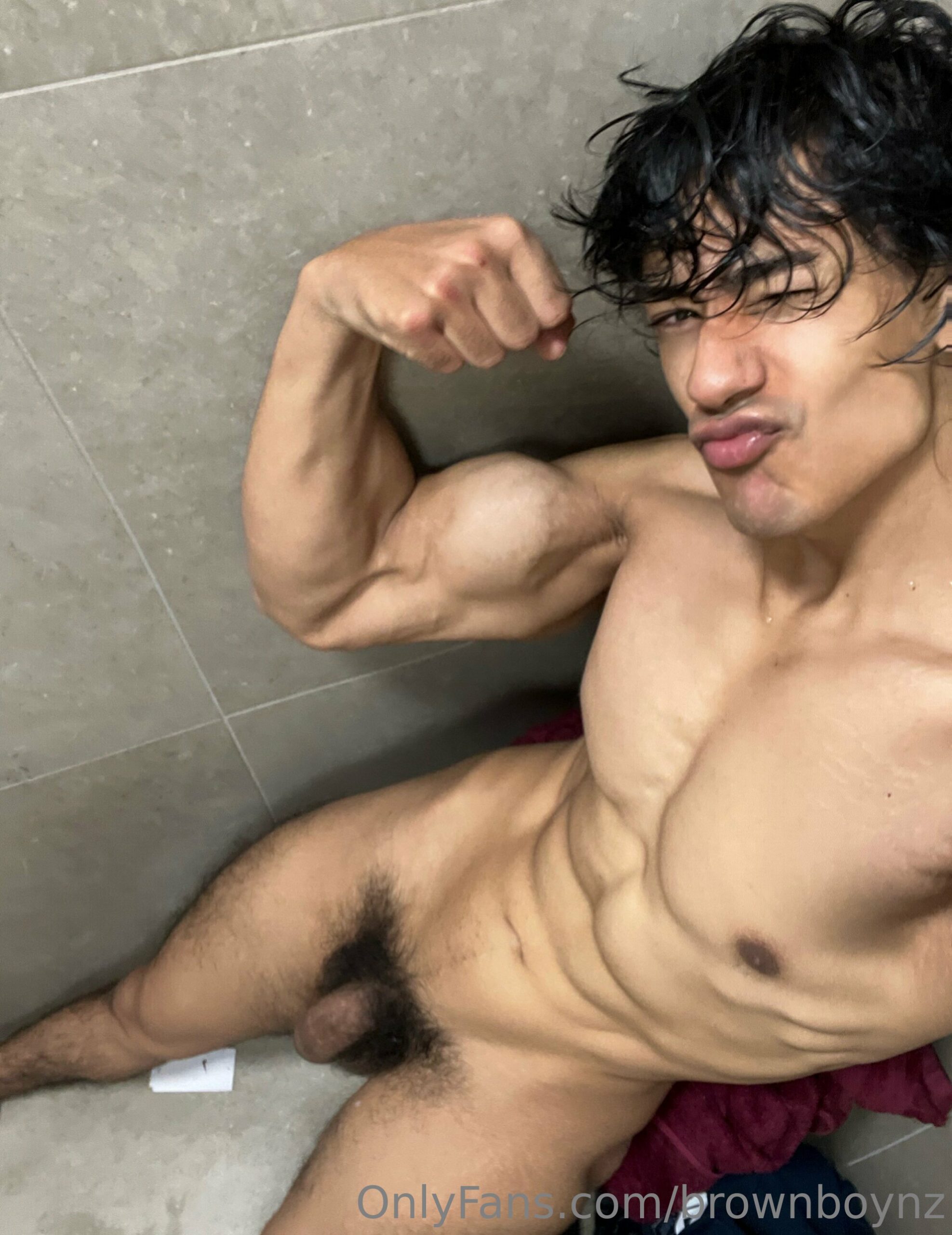 Epic Shrewd big cock Brownboynz   Full Clip
0