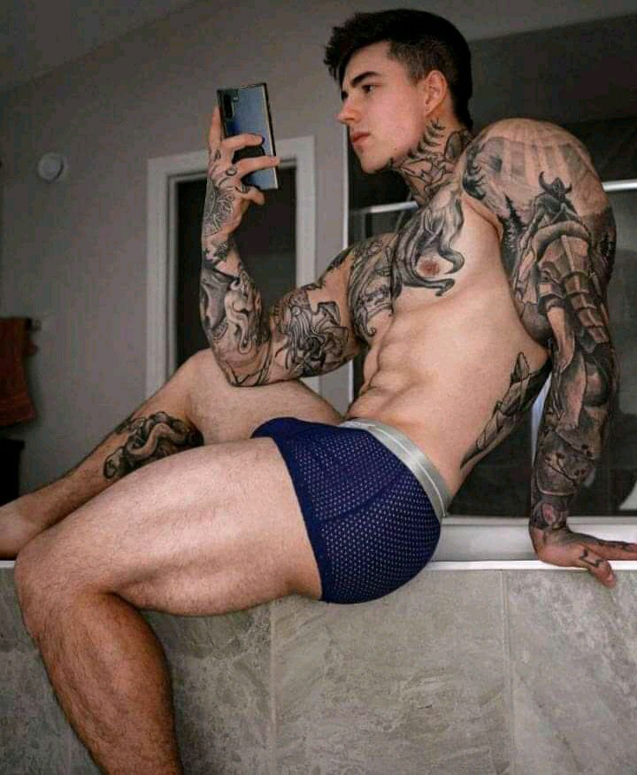 Epic Sincere tiktok star Jake Andrich  huge pecs
0