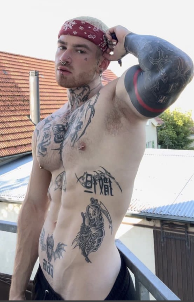 Epic tattooed maestetix ass
1