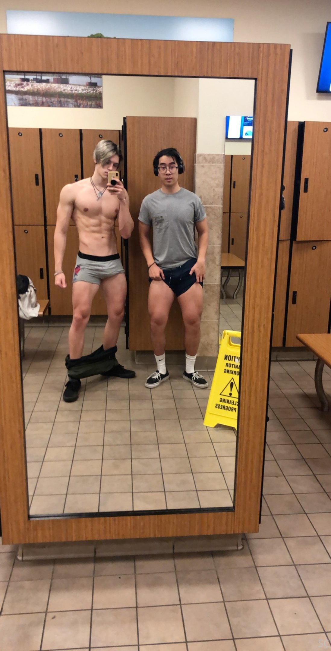 Epic tiktoker Chase Stobbe big pecs
3