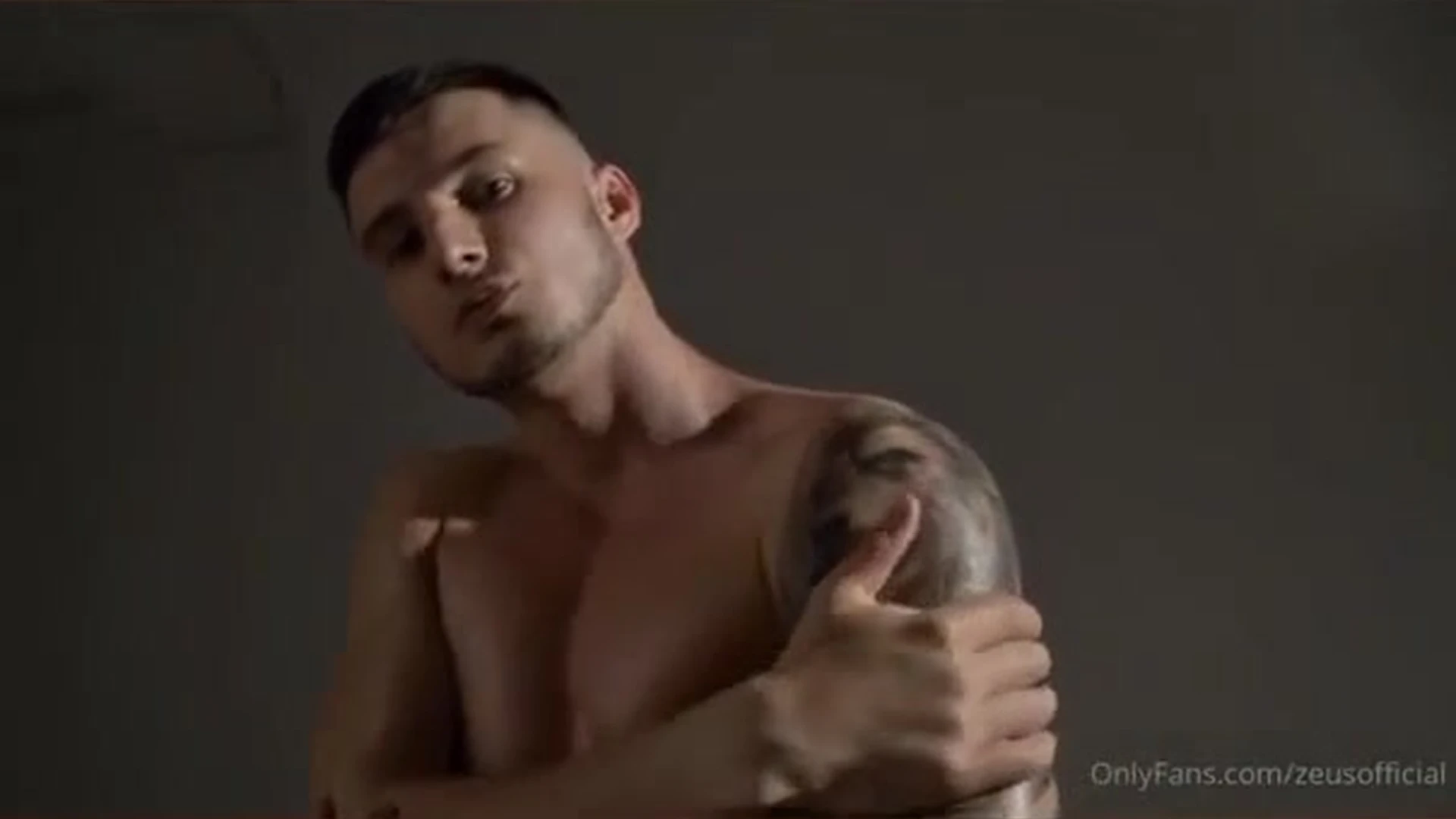 Exposed bubble butt гей онлифанс Max Barz Porn
0