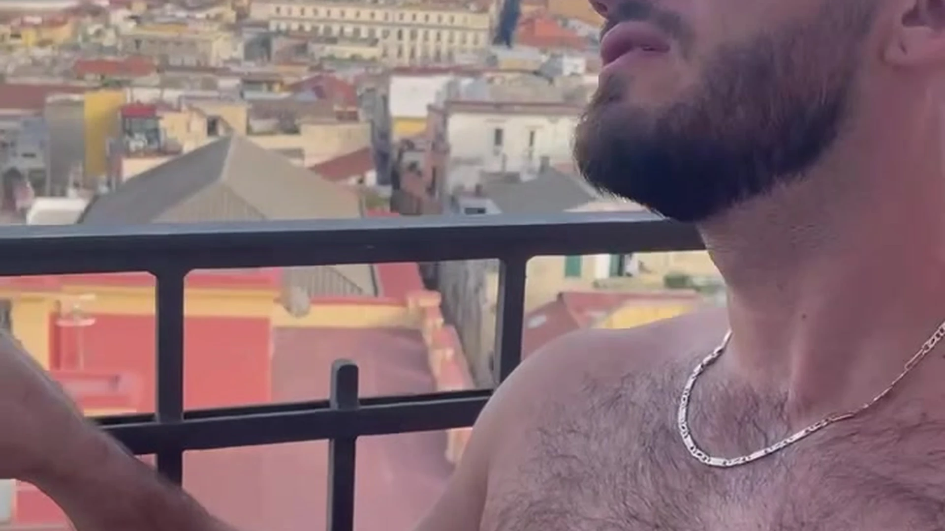 Exposed hairy Samvass
0