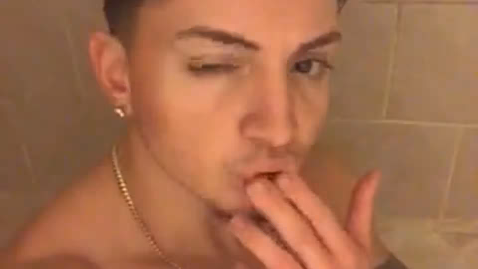 Exposed hottie verbal teenhulkfranco bussy Video
3
