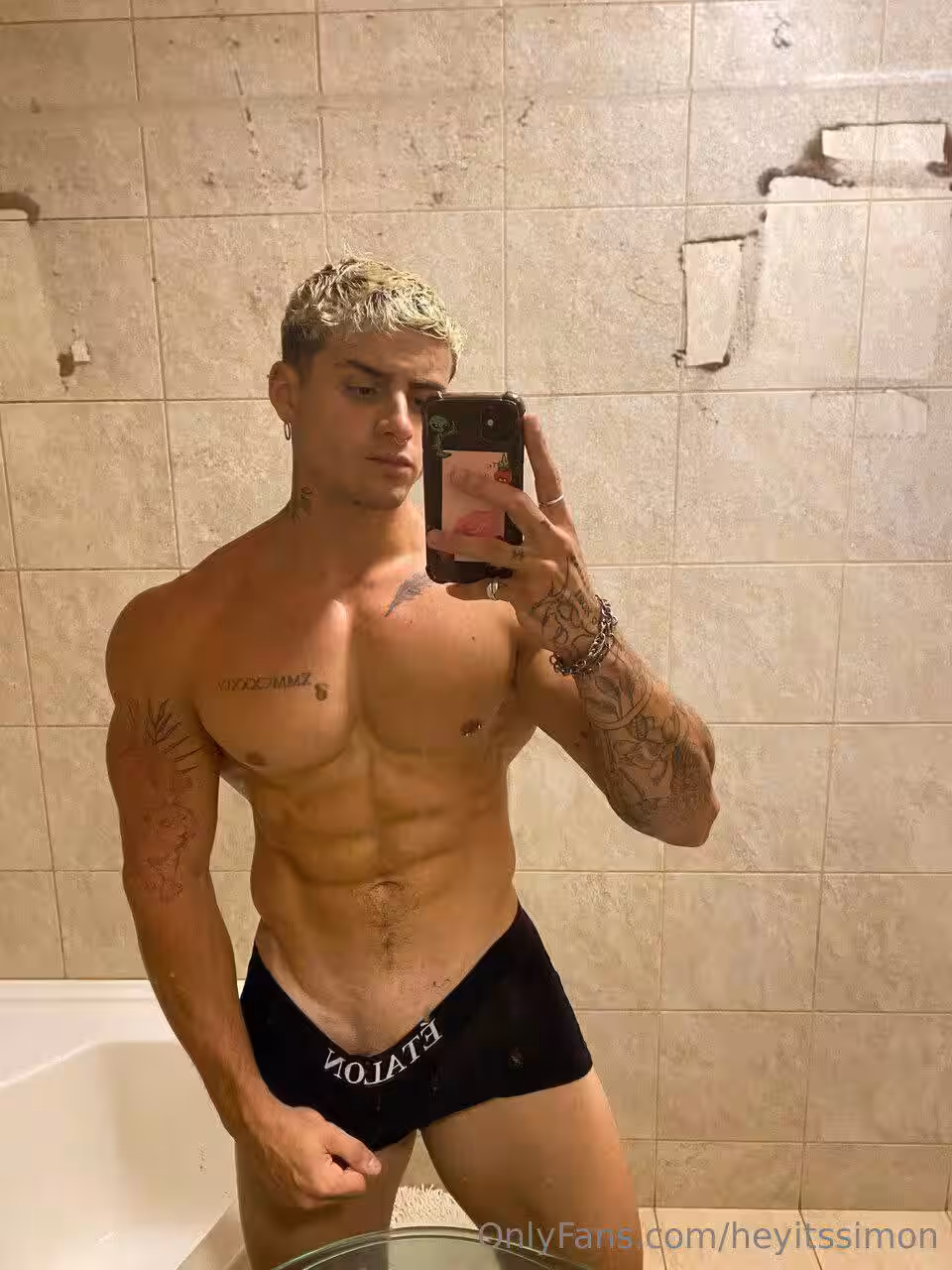 Exposed machote heyitssimon sex
1