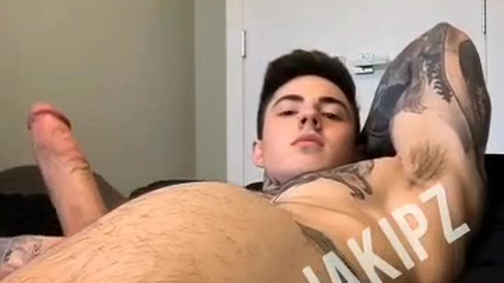Exposed sexy slut big cock Jakipz leaked pics
3