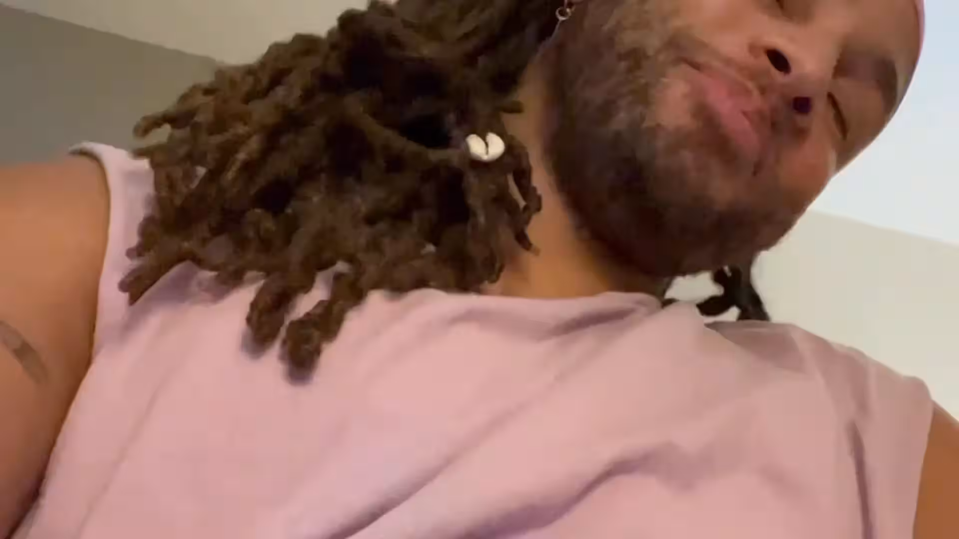 Flashman Wade dallaswade   Just saying hello and goodnight  also who saw the ass massage video i sent out
0