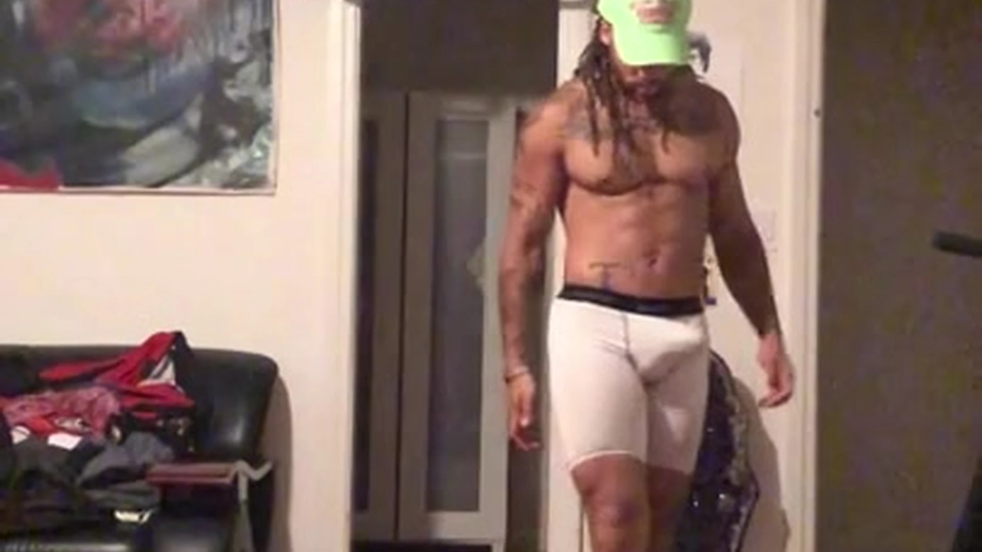 Flashman Wade dallaswade   Naked pull ups, push ups and squats
1