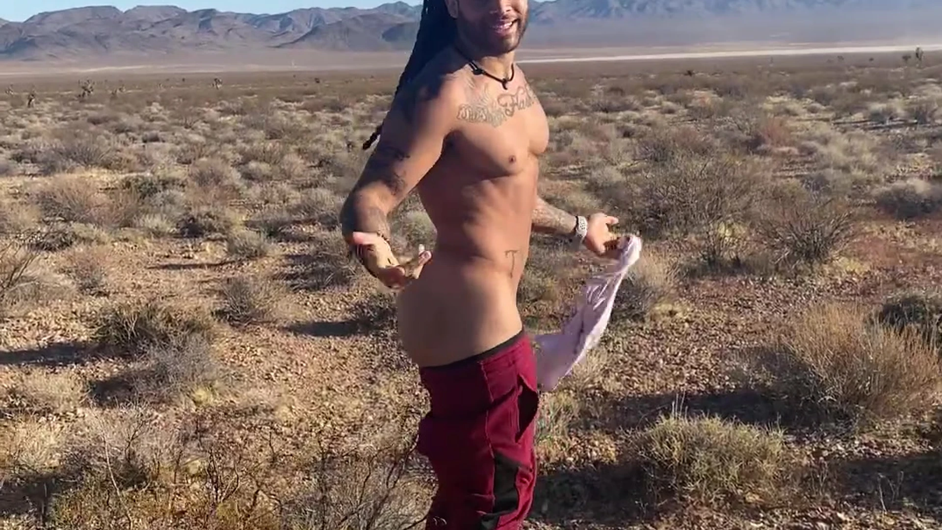 Flashman Wade dallaswade   Pulled the ass out in the desert  hows it look
0