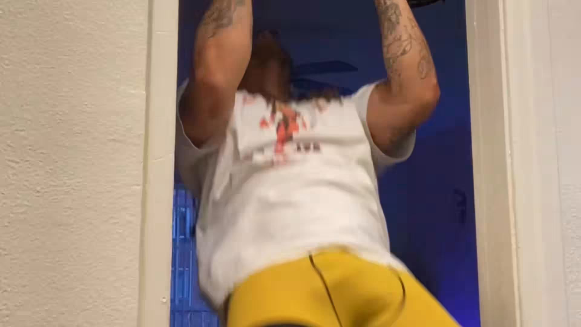 Flashman Wade dallaswade   Some thicc dick and ass for your night doin a lil something before my shower ;) shav
0