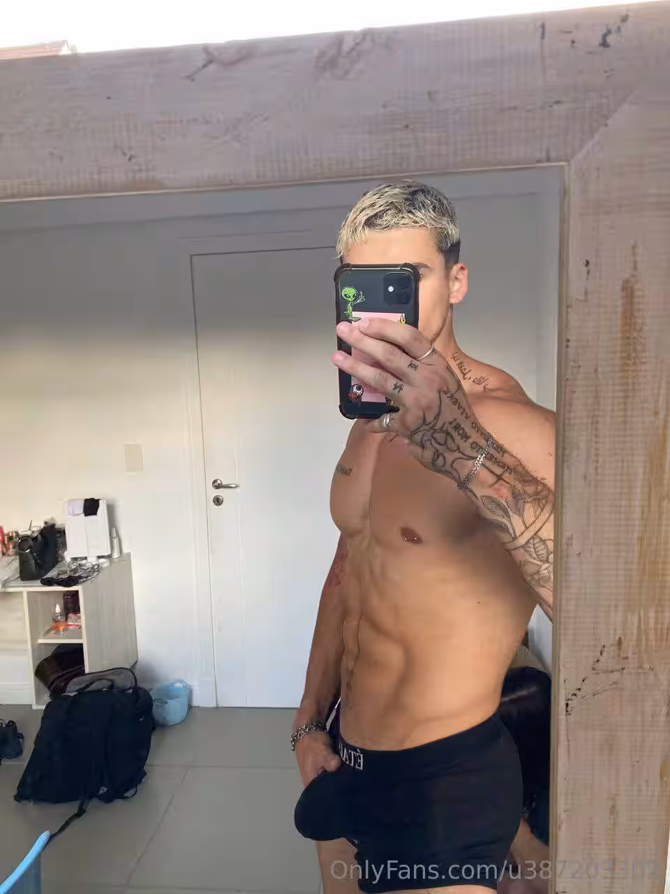 gorgeous chango heyitssimon leaks
0