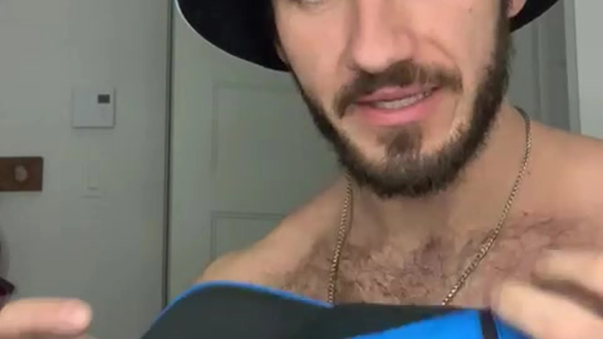 hairy Samvass onlyfans
0