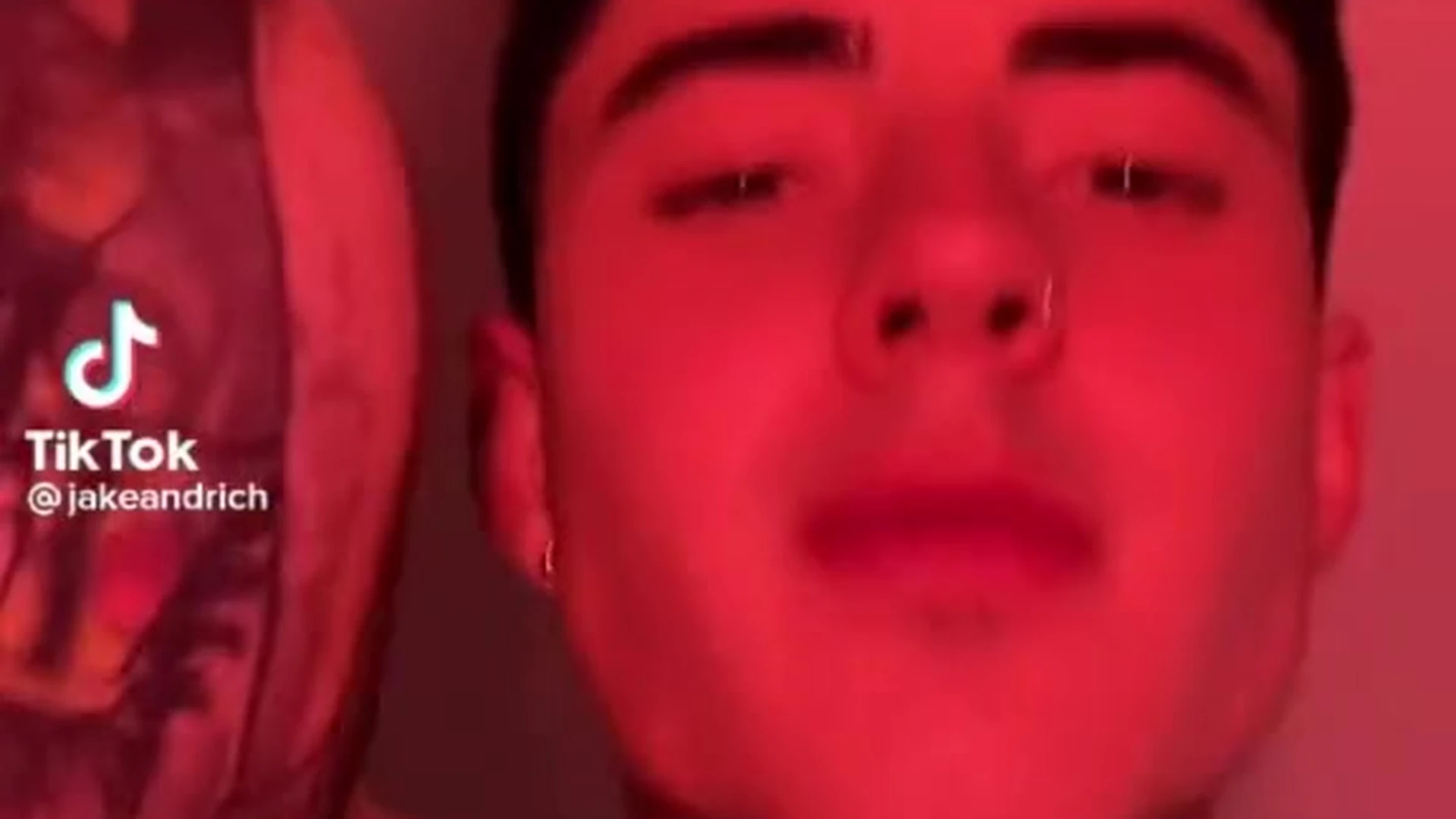 hoe tiktoker Jake Andrich  huge pecs PRIVATE
2