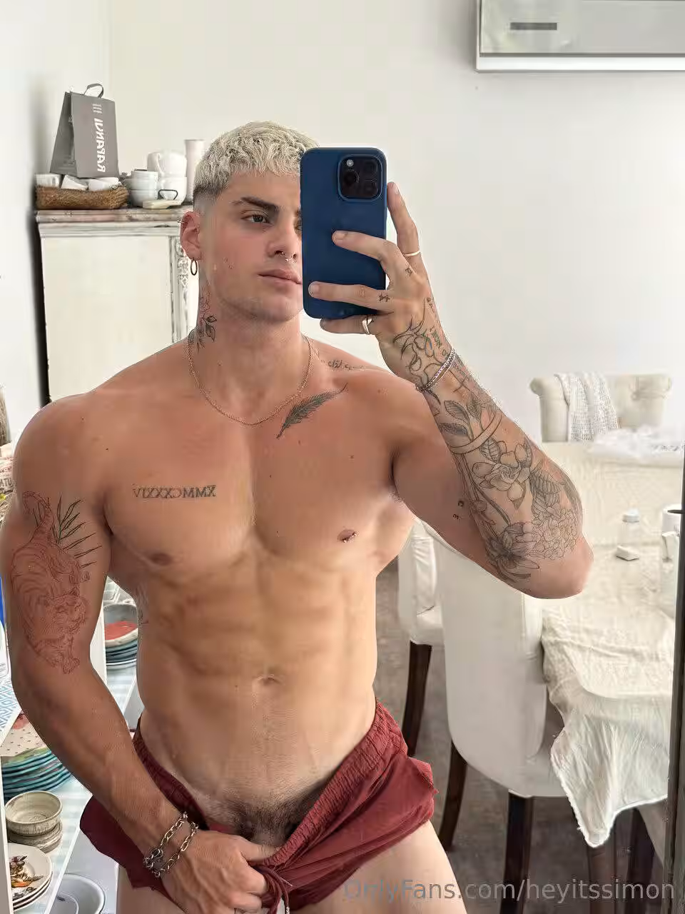 hottie apuesto heyitssimon collab Full Clip
0