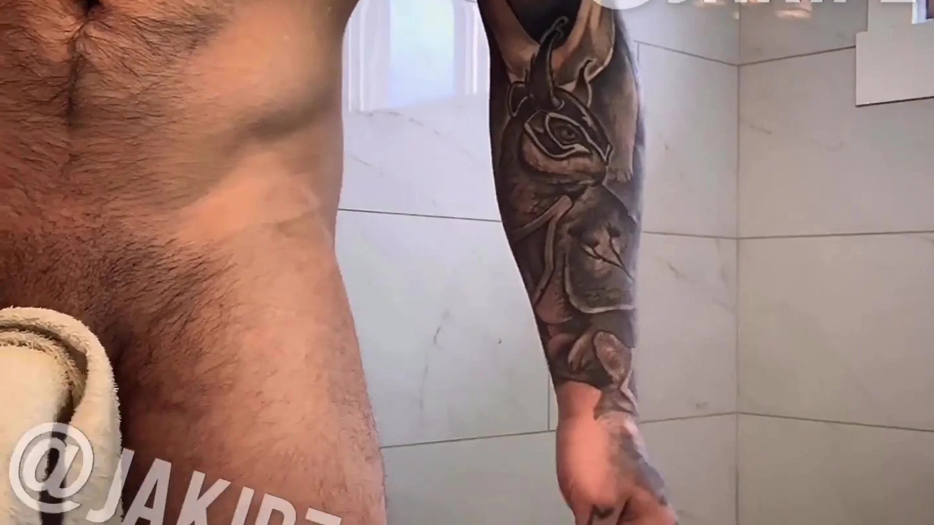hunky massive cock Jake Andrich of Full Clip
2