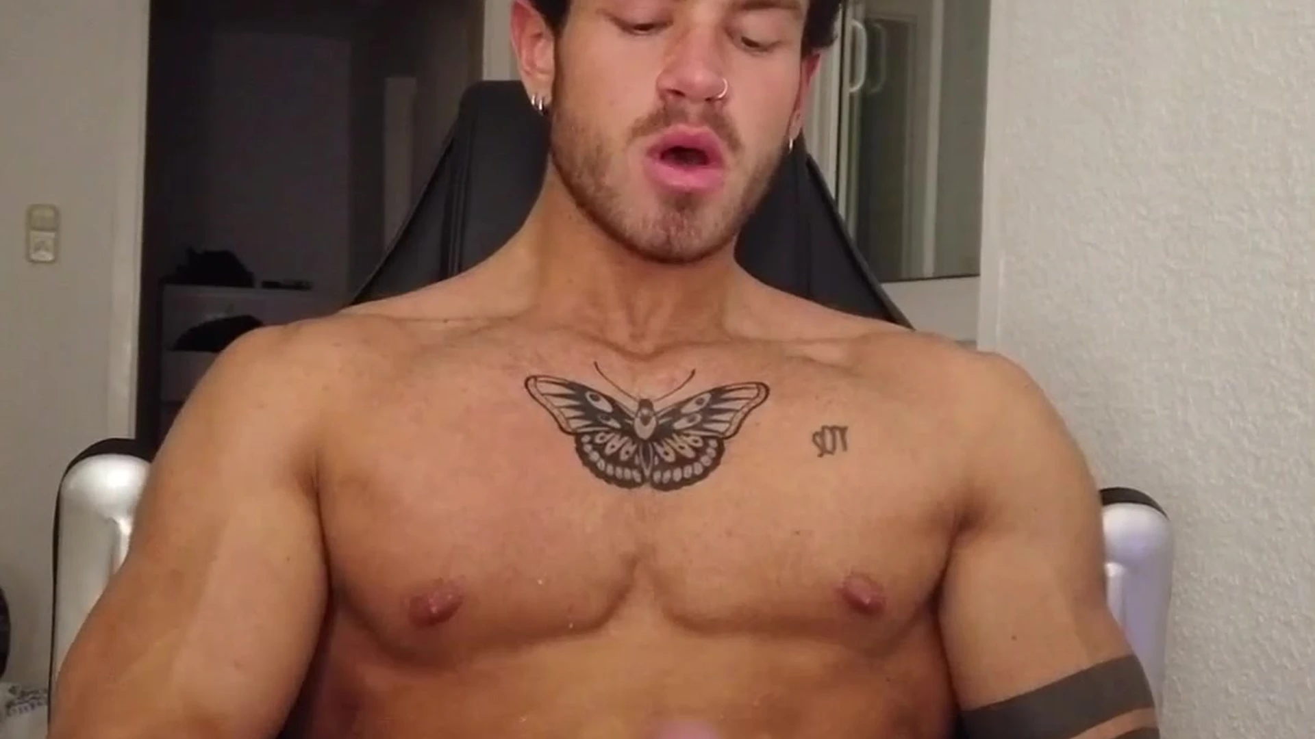 inked sonofbaki   Vid
4