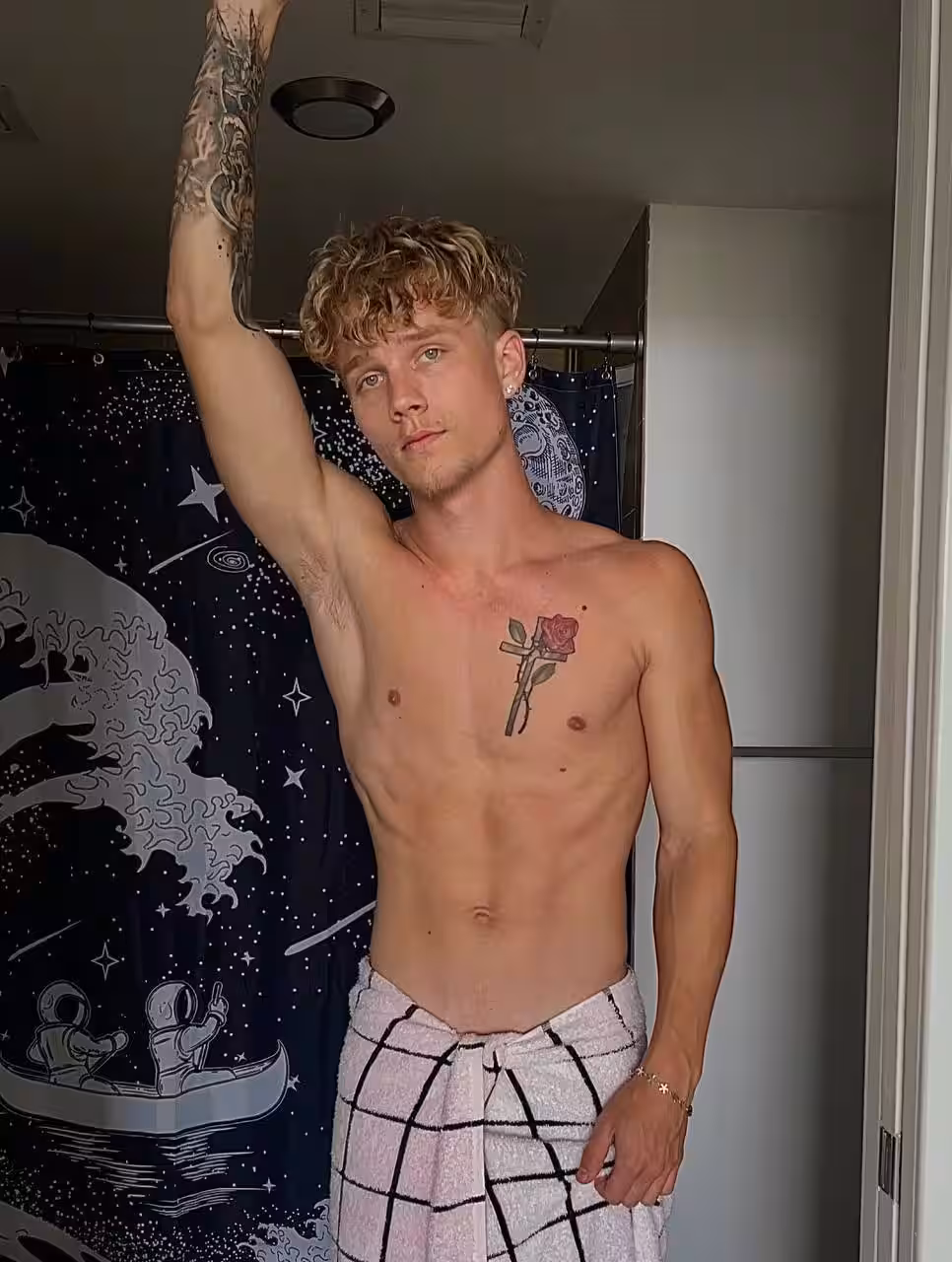 jock Tyler Pauley porn
0