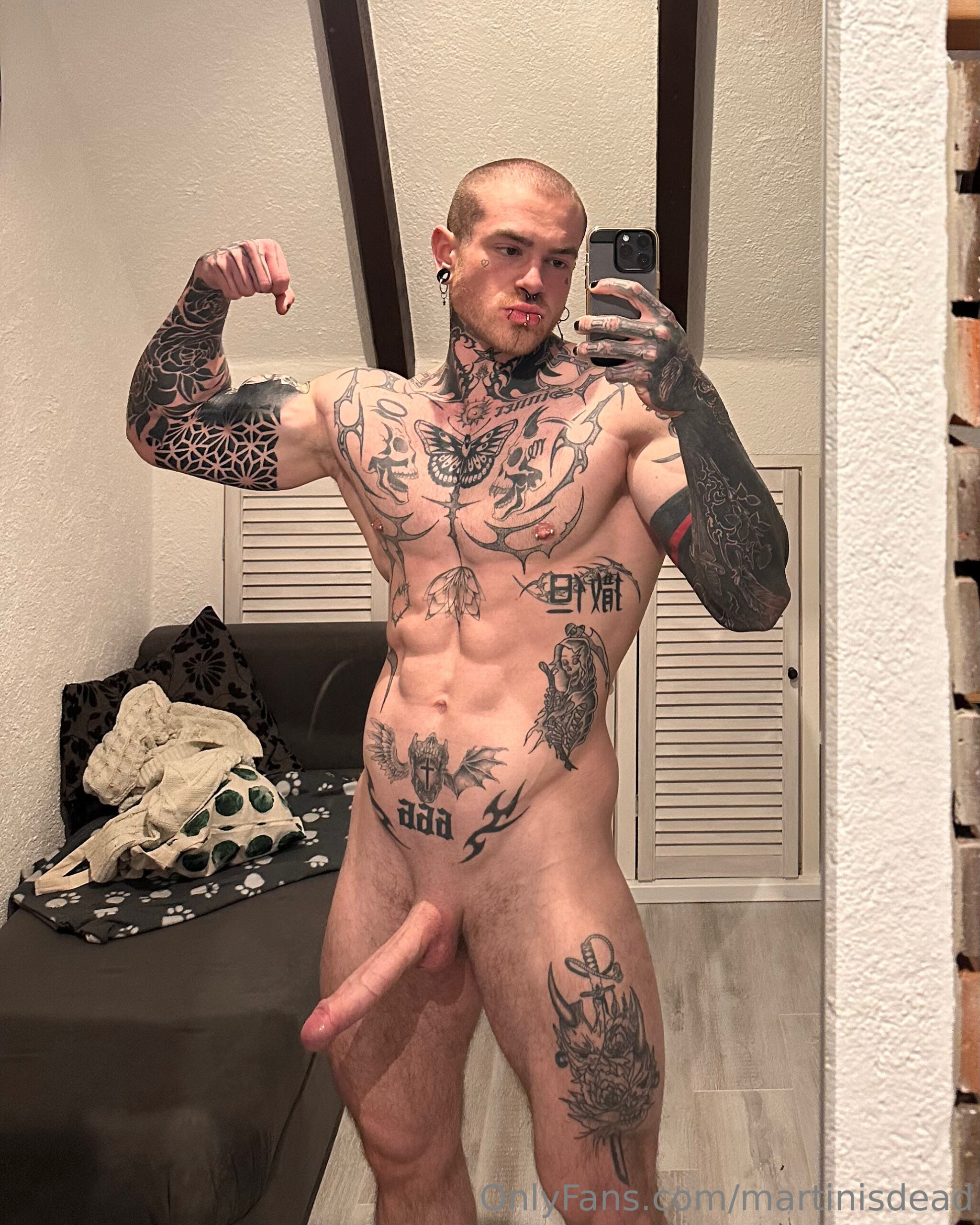 masculine tattooed xmartynx bussy EXPOSED
3