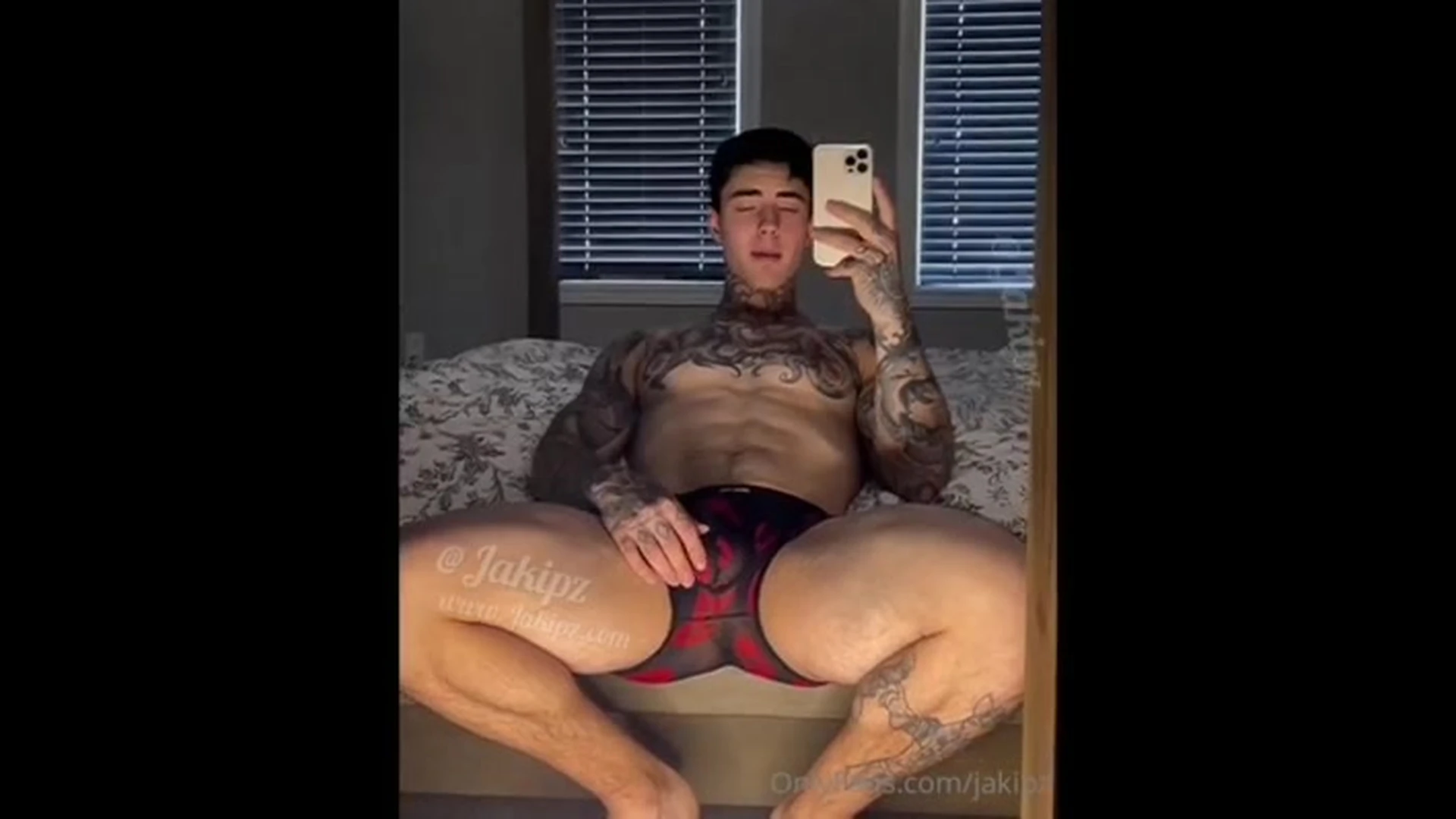 muscle playing with cock cosplay Jake Andrich pics porn
1