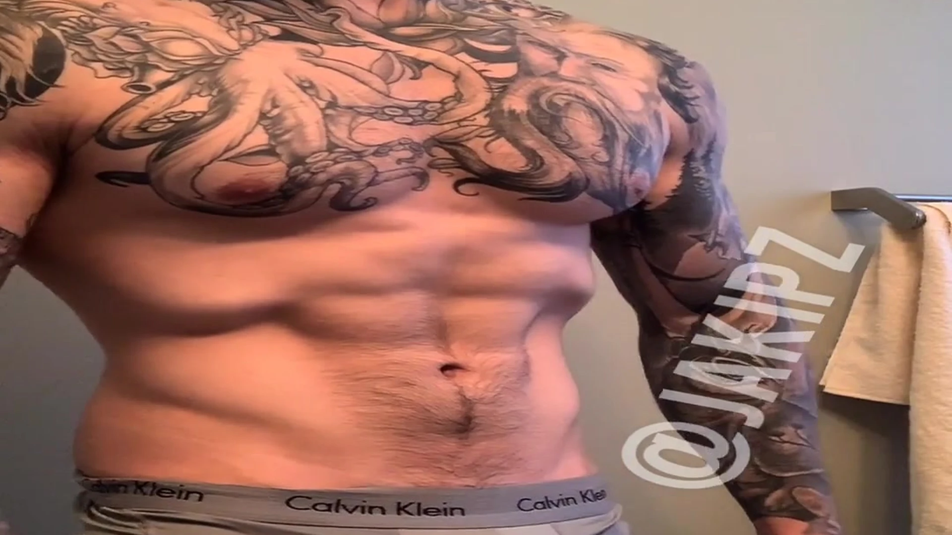 muscled huge cock Jakipz nude
0