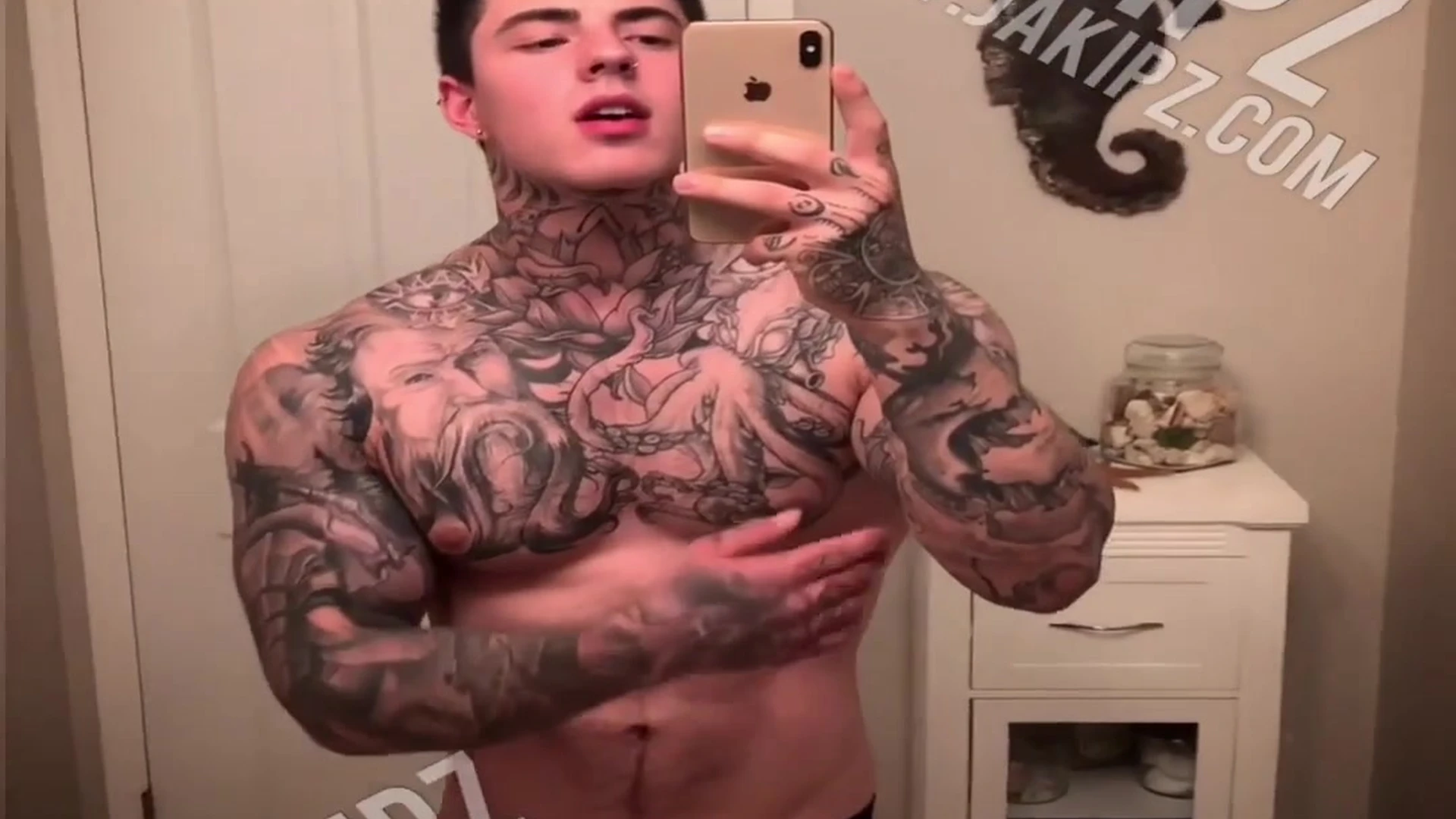 Persistent wanking off huge cock Jakipz nude porn leak
2