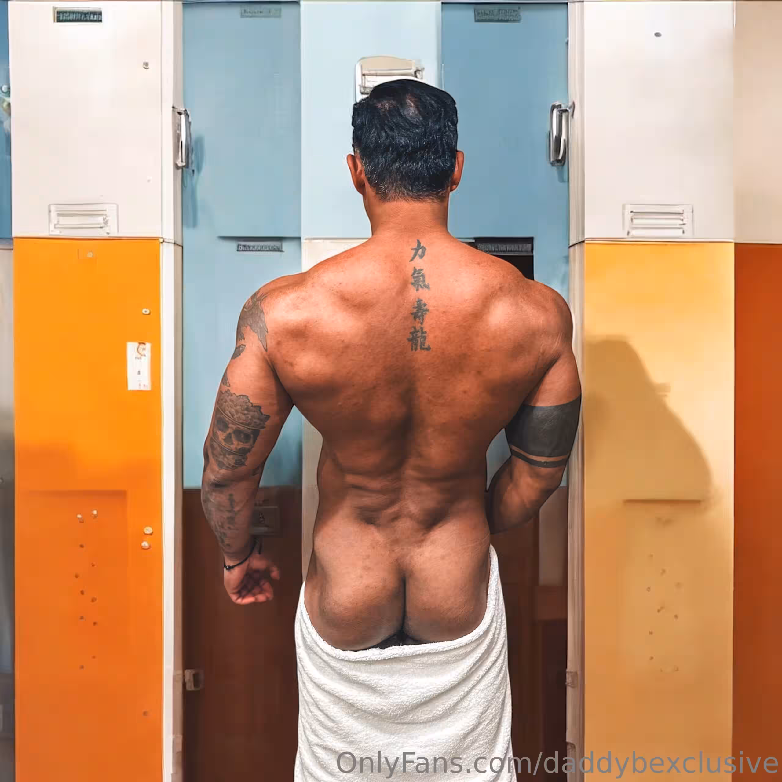 pervy playing with himself beefcake bulkstate of leak
0