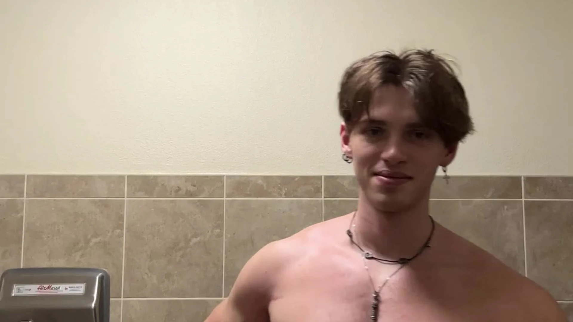 Resolute tiktoker Chase Stobbe nude pecs Exposed
3