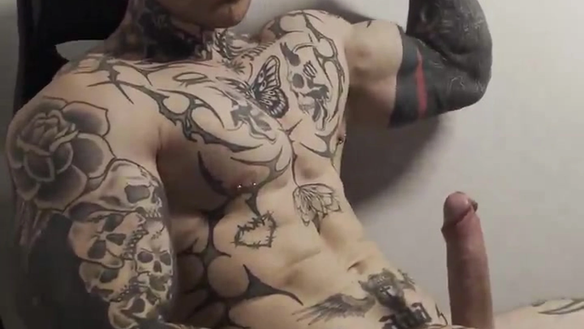 Sensational BABE tattooed martynlifts nudes Clip
3