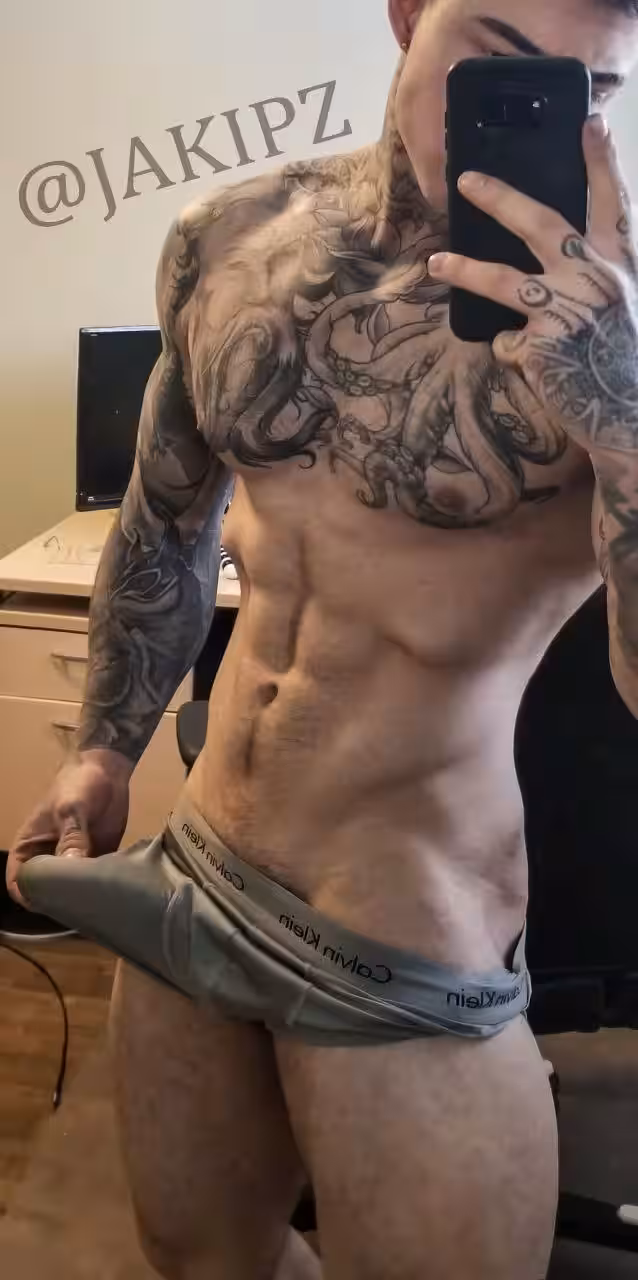 Sensational big cock Jakipz only fans
0