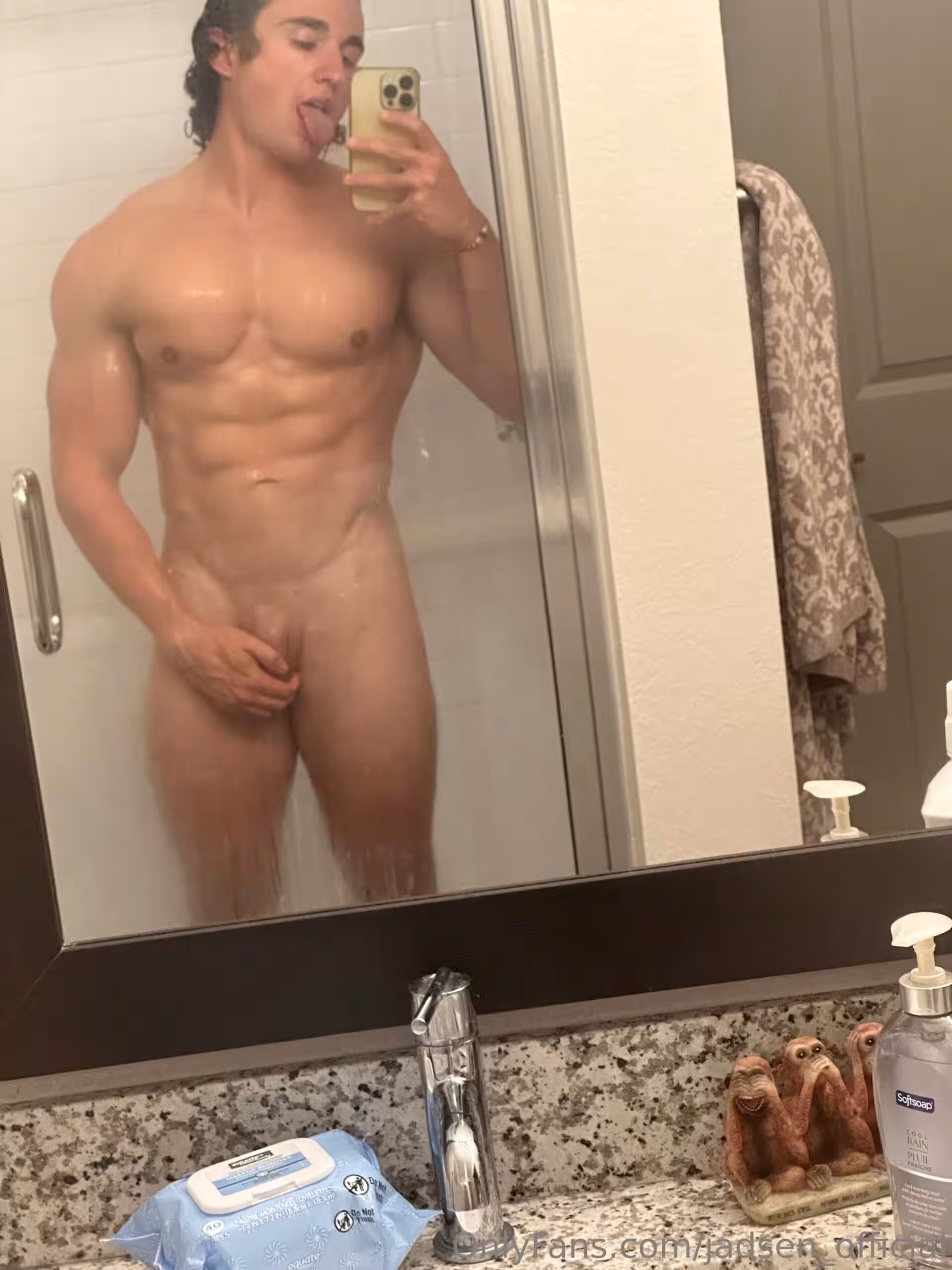 Sensational hoe beefcake jadsen_official of
0