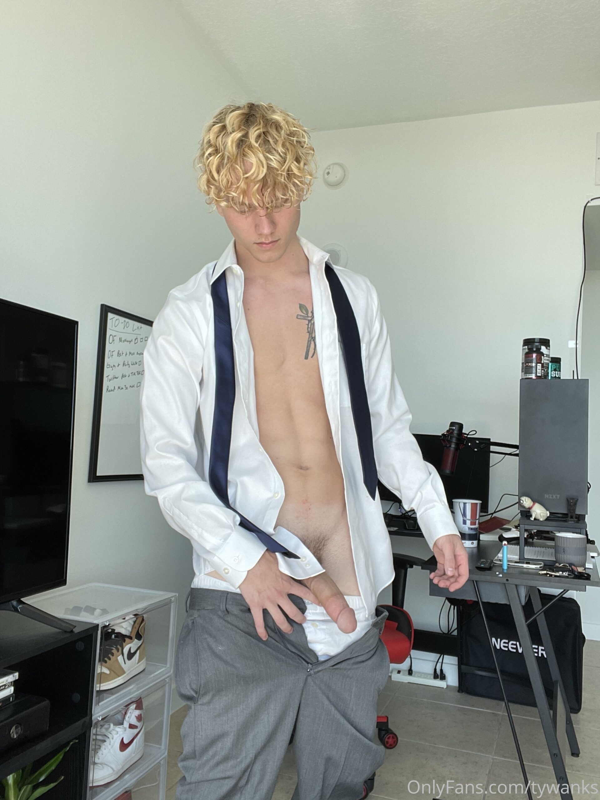 Sensational hoe jock troytempts Onlyfans leaked PRIVATE
0