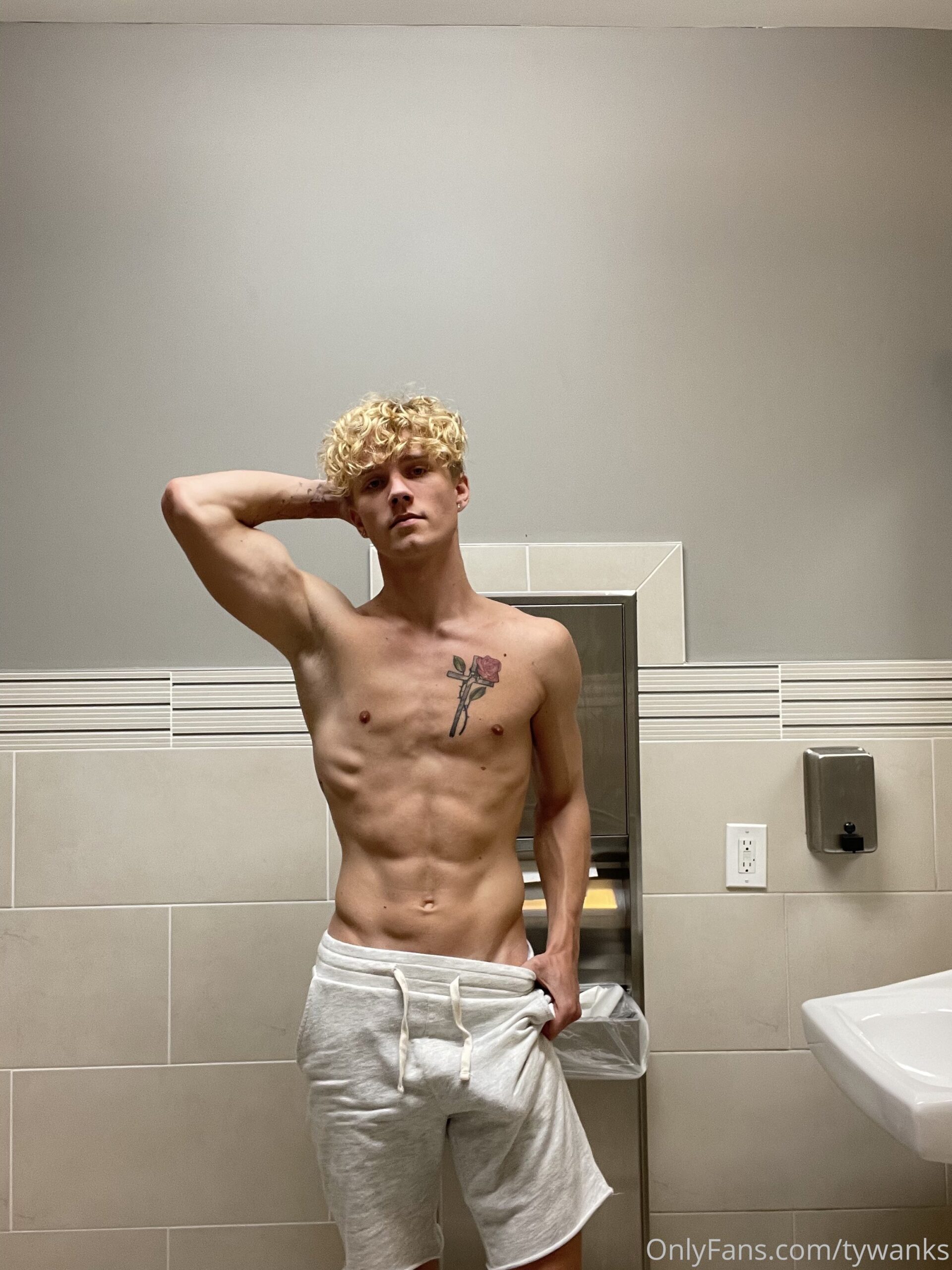 Sensational  male bimbo sensual Tyler Pauley Fansly leaks Full leaked video
0