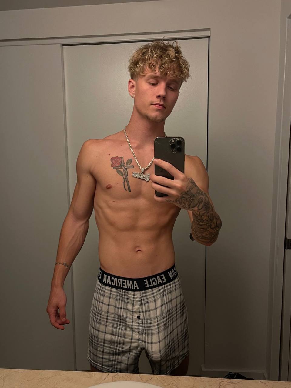 Sensational Resolute nasty Tyler Pauley sex tape EXPOSED
0