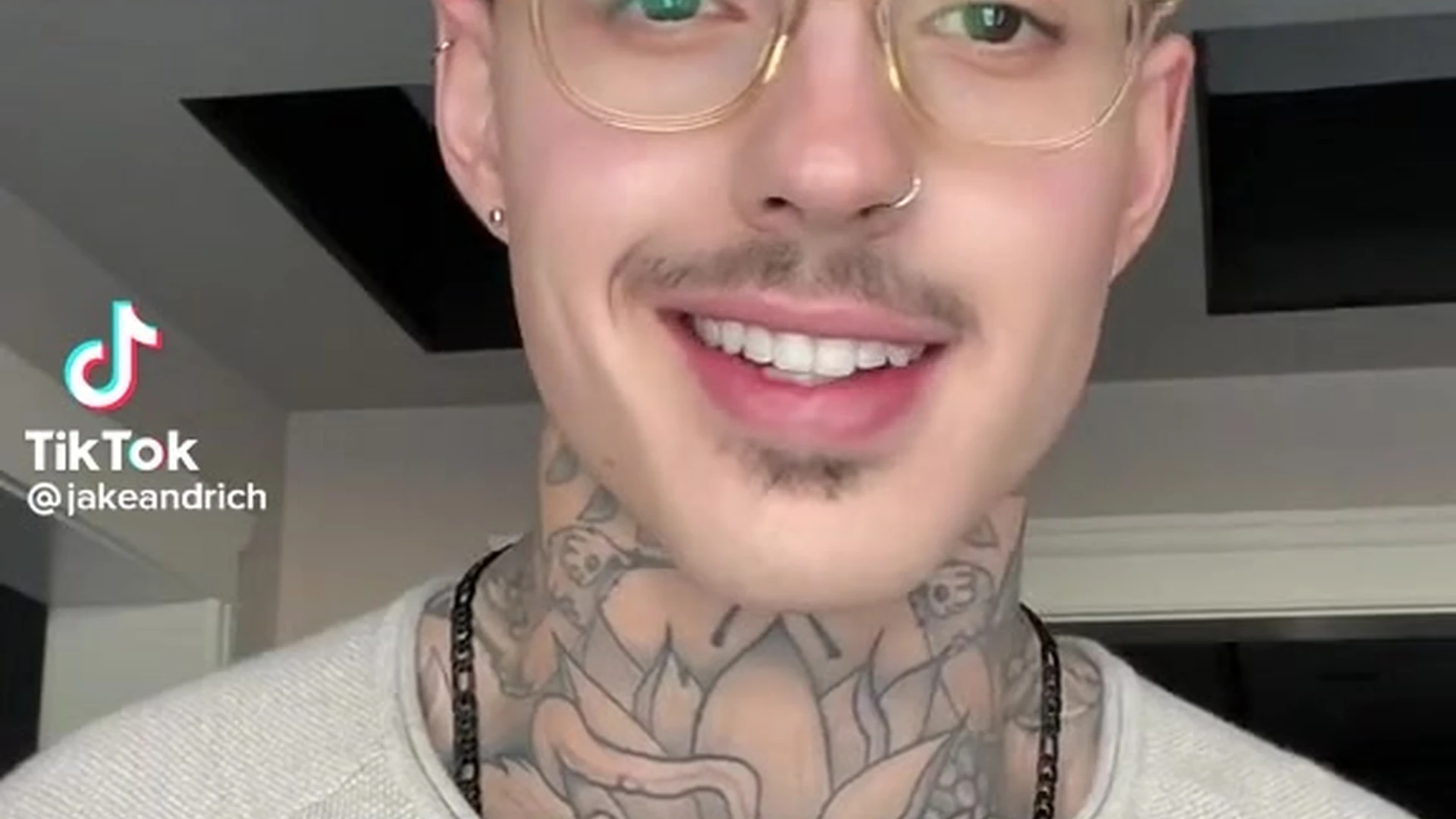 Sensational tiktoker Jakipz
0