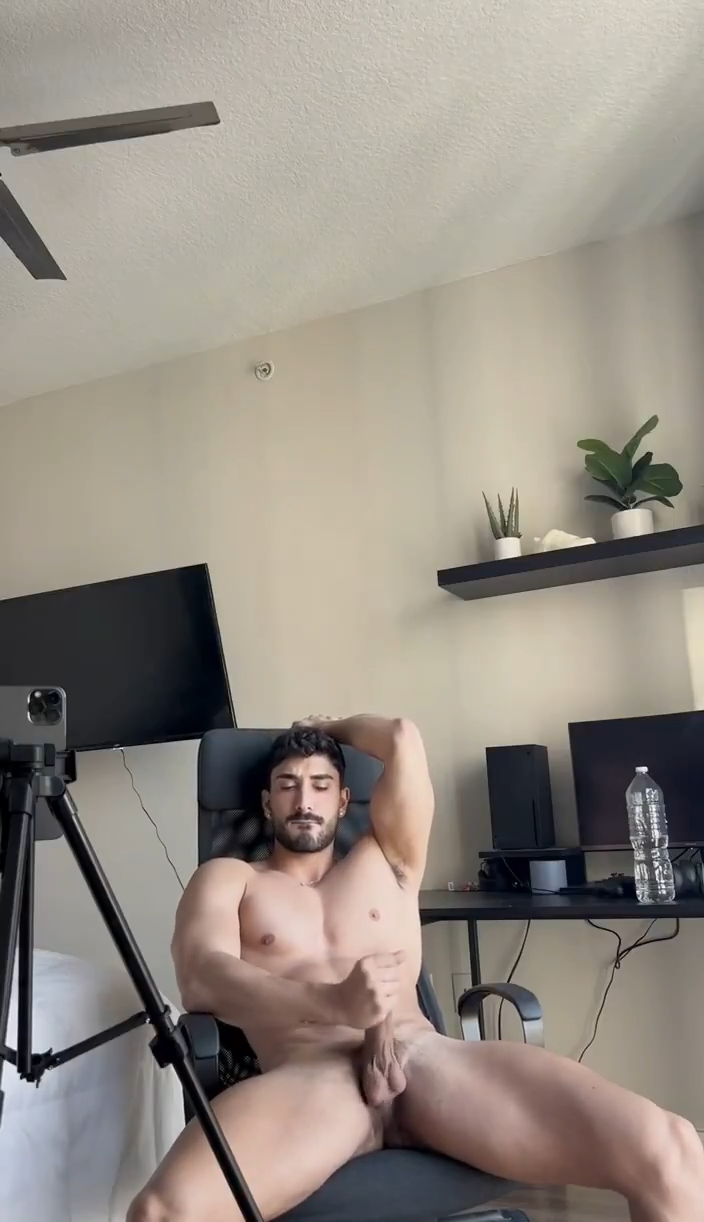 Sexy Arab Influencer Zayndom Zayn Dom cums all over himself
1K					 100%