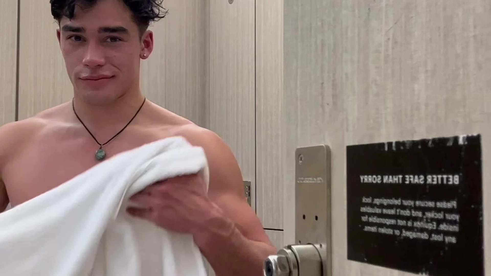 sexy bitch twunk Josh Loz   video full Exposed
8