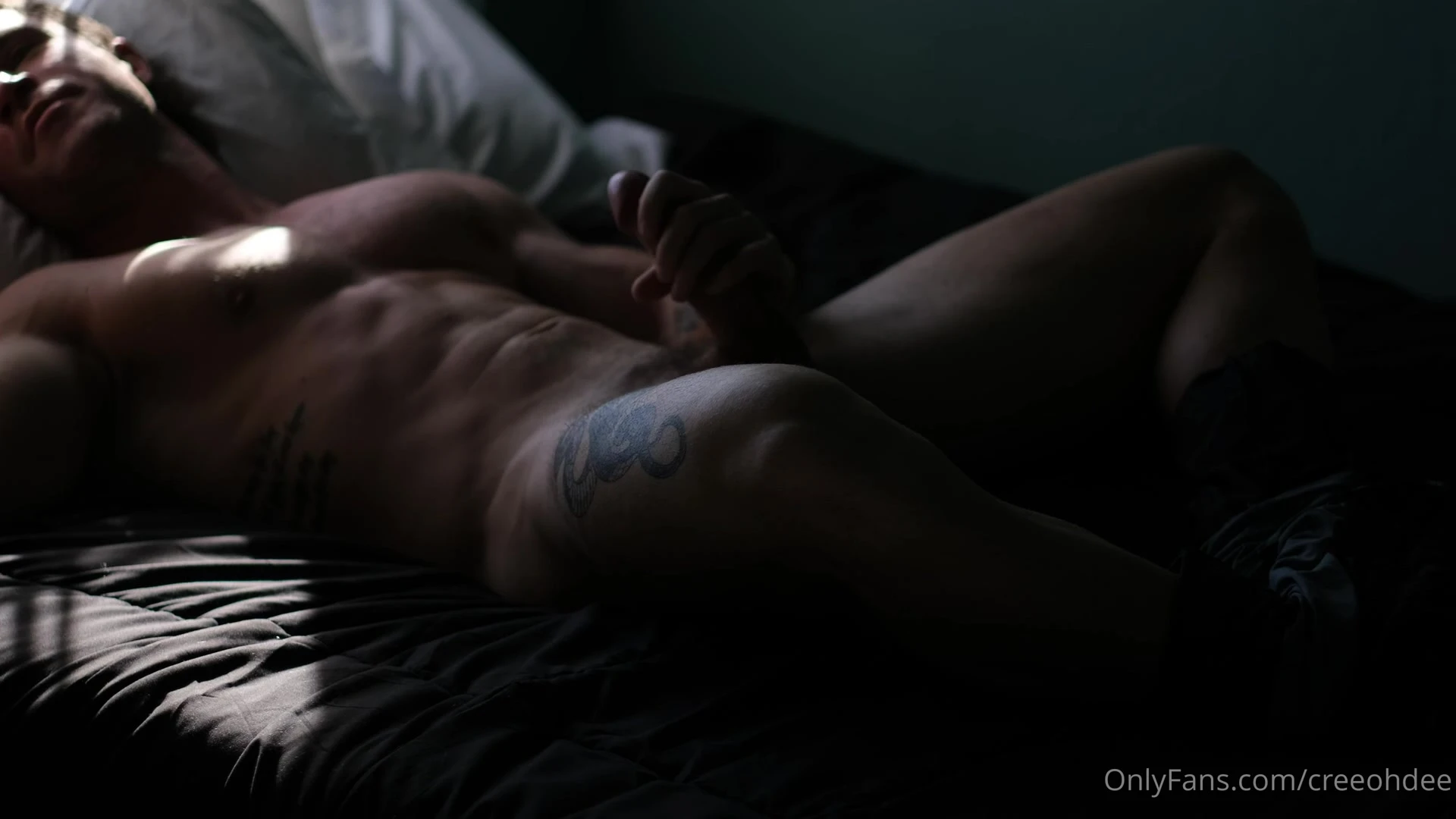 sexy jerking off hunk creeohdee onlyfans naked
0