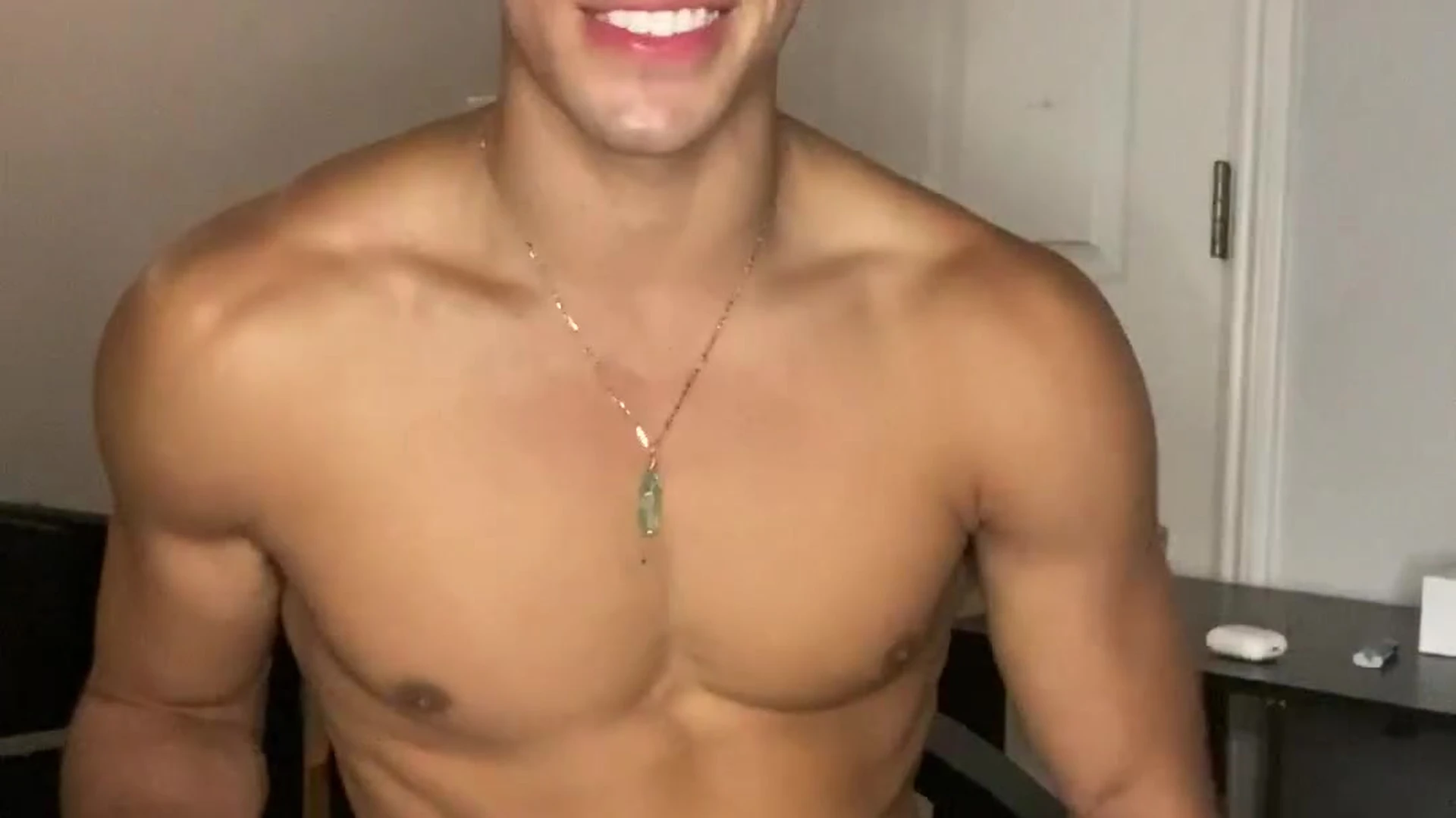 sexy jock Josh Loz  huge pecs Exclusive full vid Exposed
157