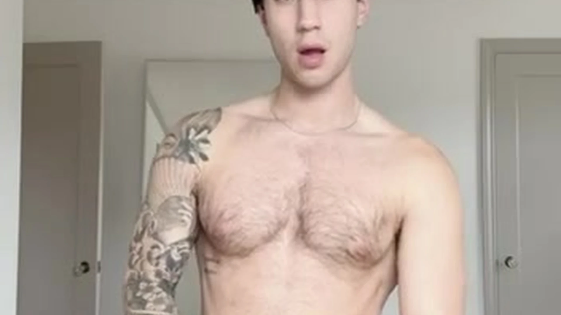 sexy wanking off asian evanlamicella big pecs
11