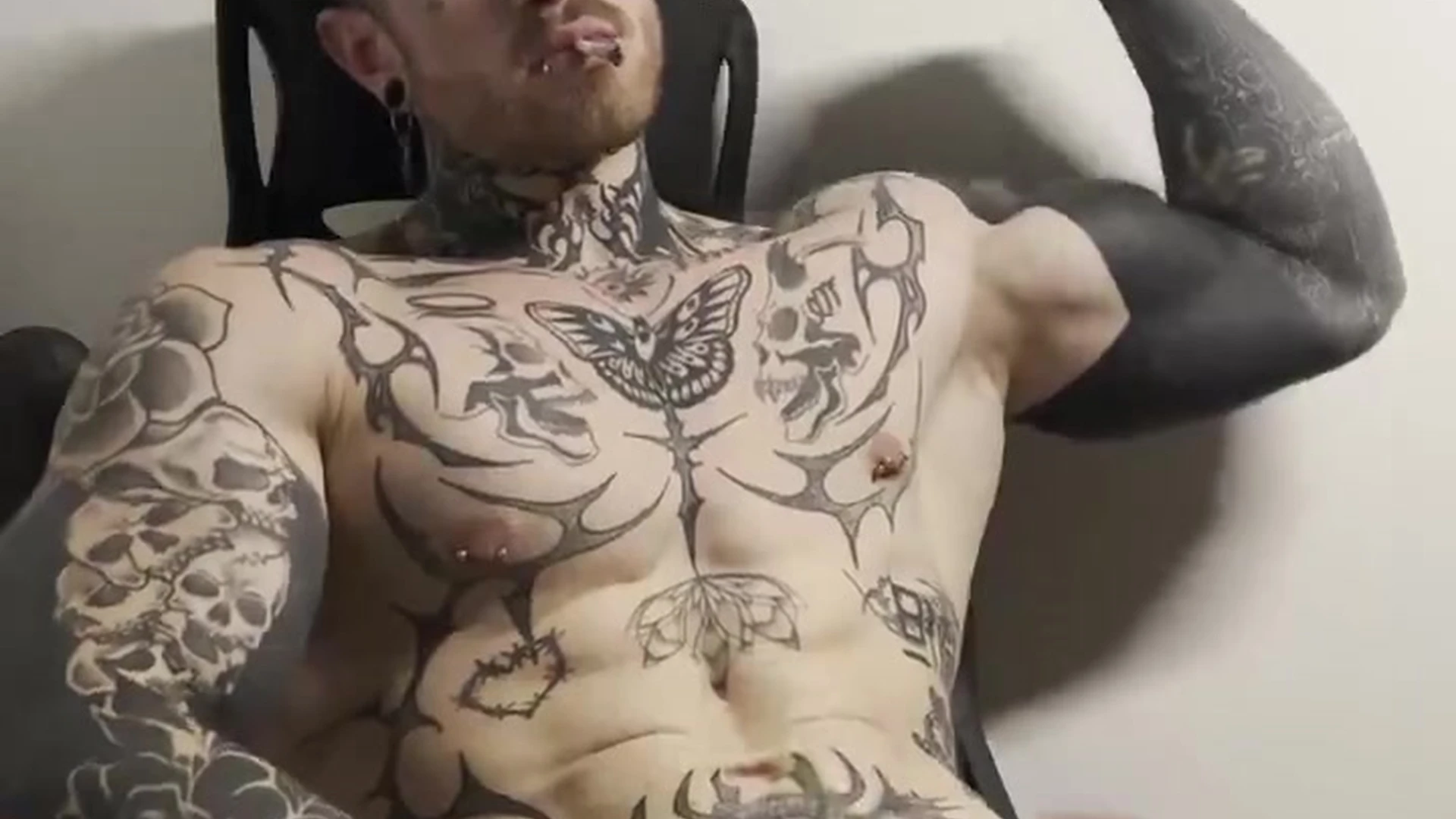 tattooed maestetix ass video full
3