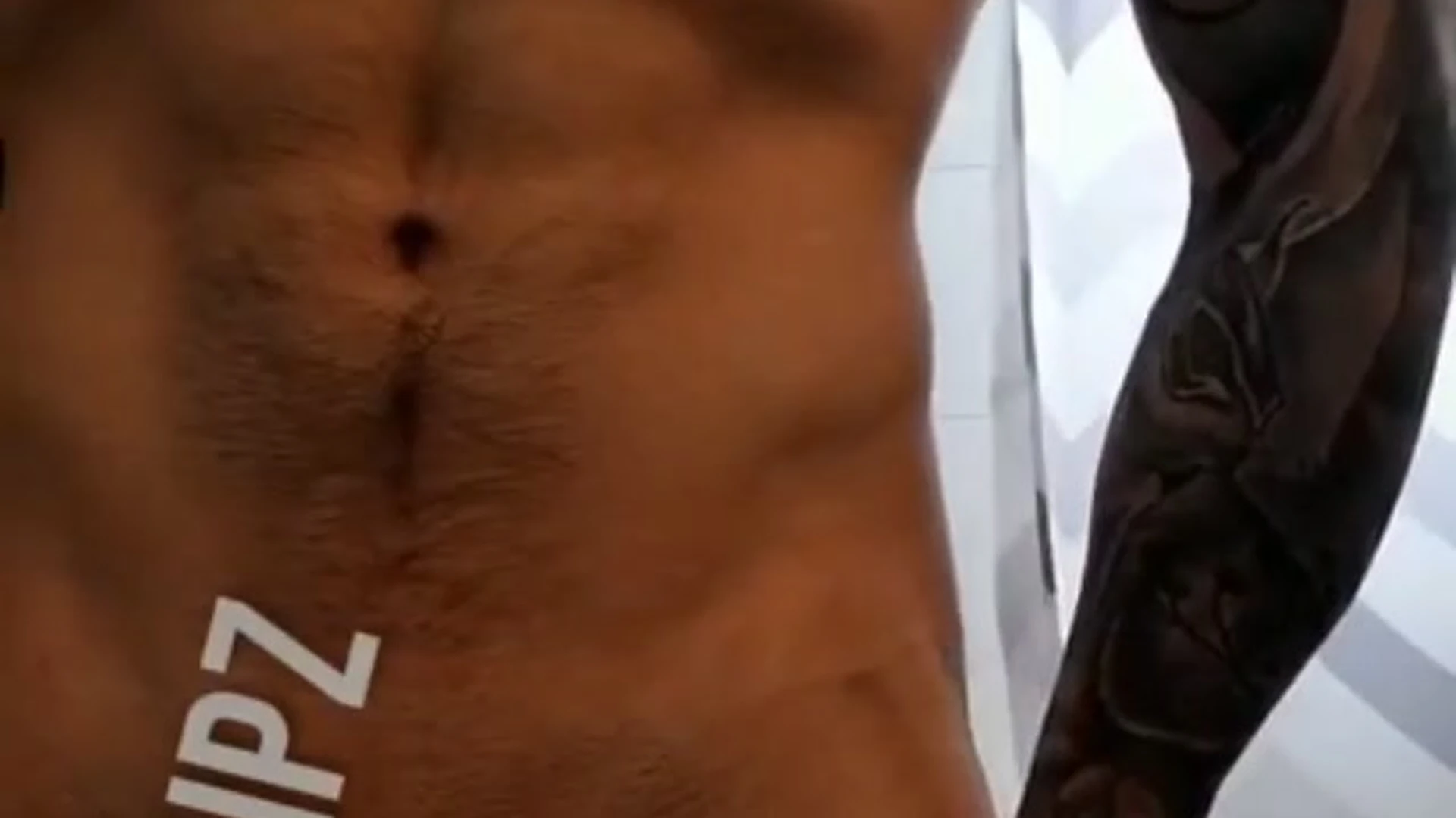 tiktok star Jakipz big pecs Vid
0