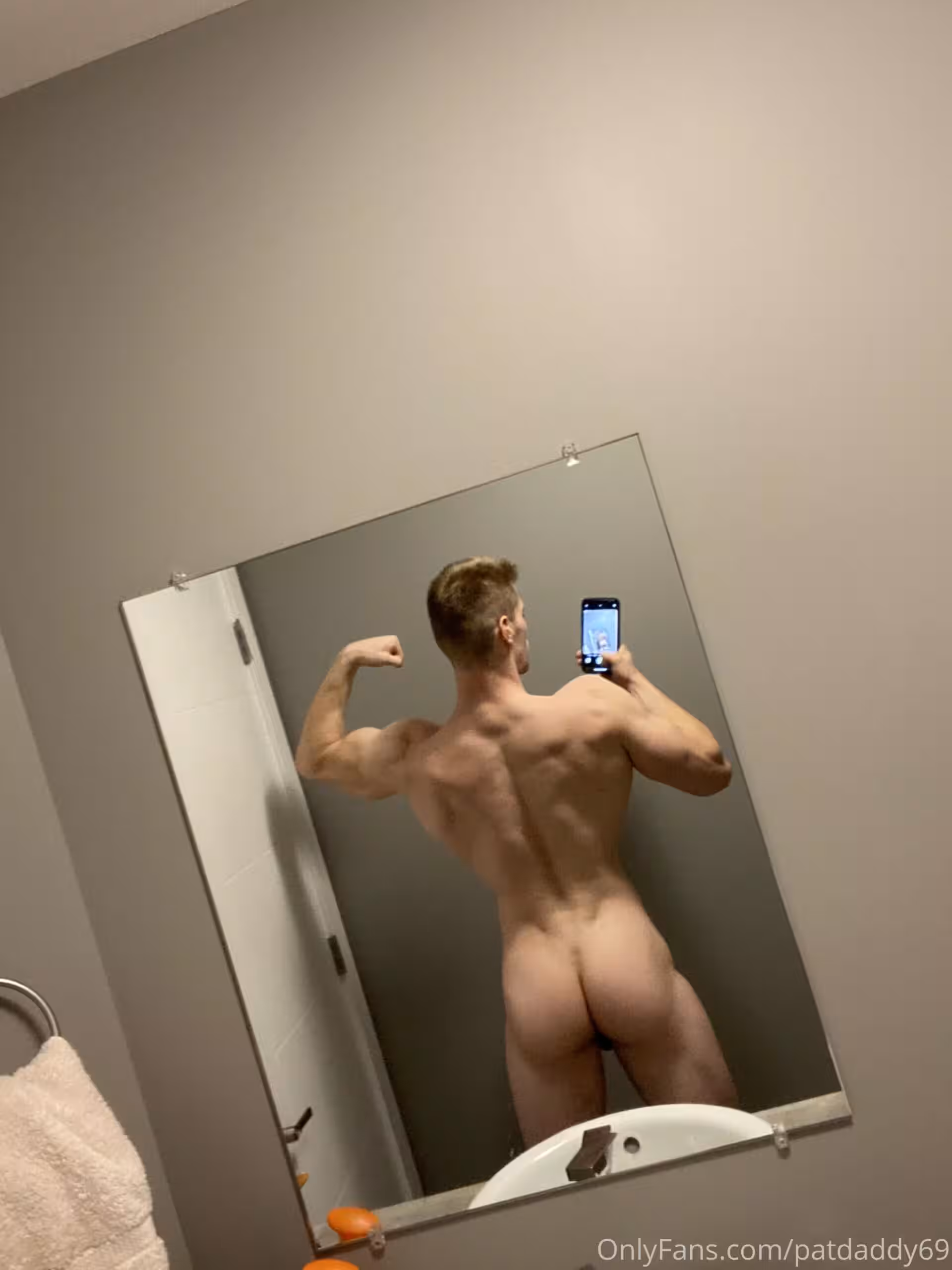 wonderful wanking off personal trainer patdaddy69 nude ass
0