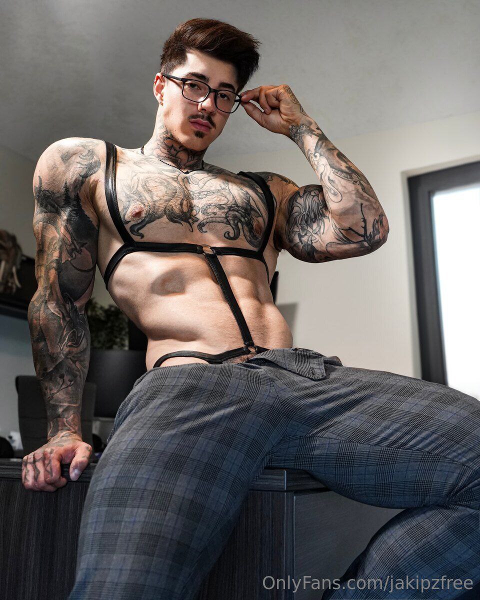 Tenacious jerking off tiktoker Jake Andrich sexy pic
3