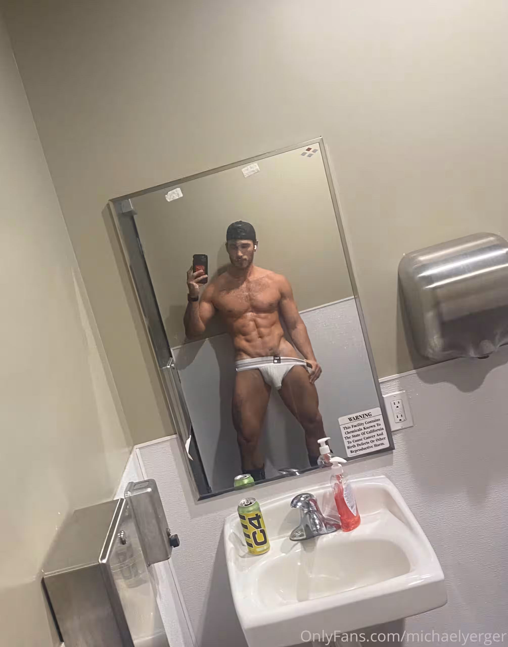 Sensational OF GUY survivor reality tv show Michael Yerger leaked pic
15