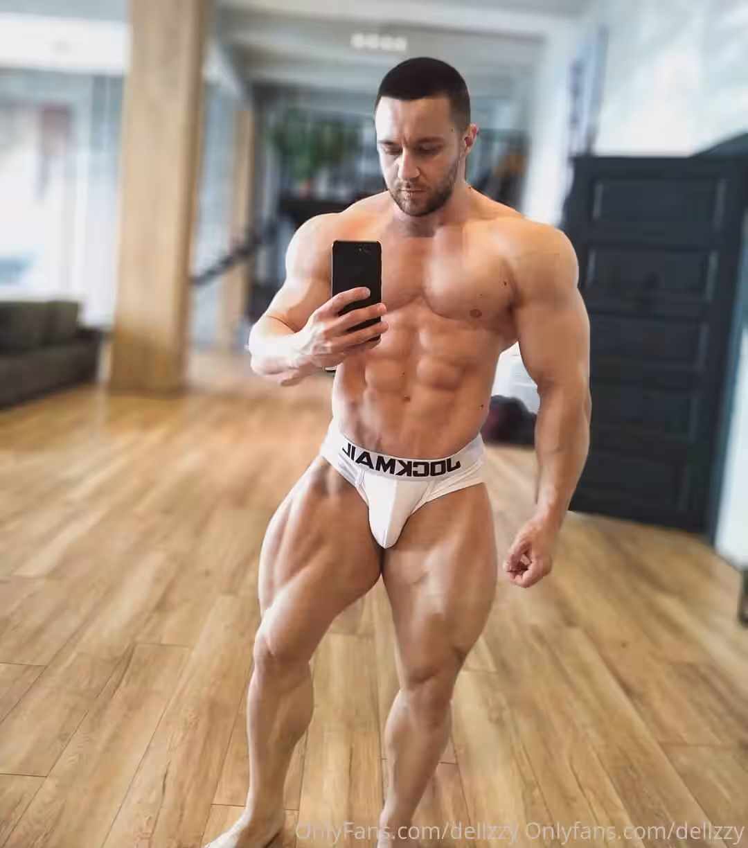Authentic Bear Dellzzy big pecs Epic
0